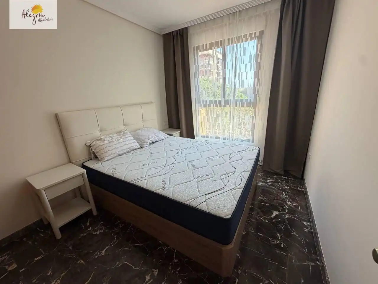Dormitori de Apartament de lloguer en Valencia amb Aire condicionat, Calefacció i Jardí privat