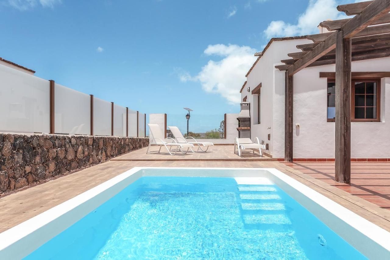 Swimming pool of House or chalet for sale in La Oliva  with Private garden and Swimming Pool