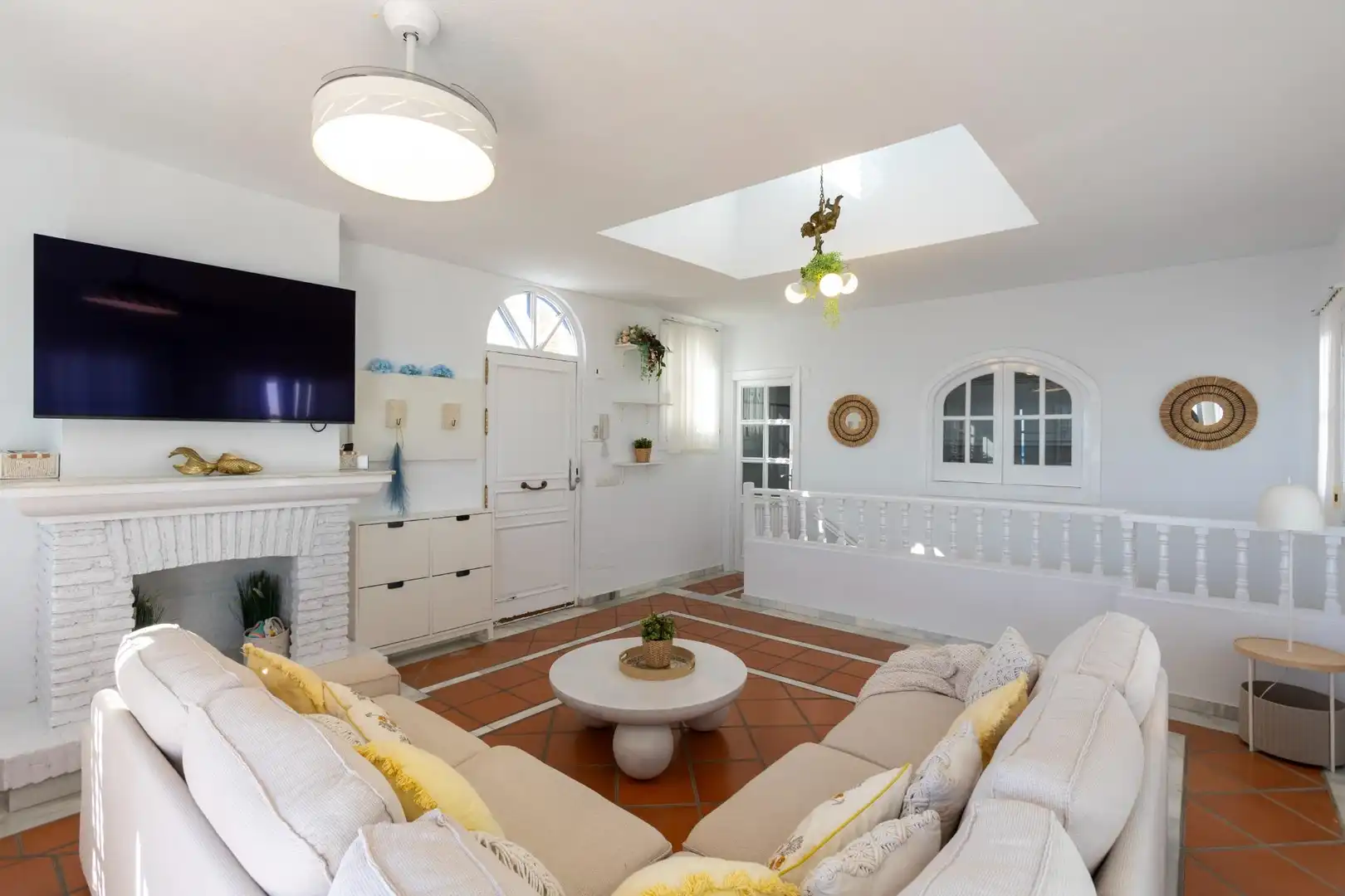 Sala de estar de Casa o chalet en venta en Almuñécar con Aire acondicionado, Jardín privado y Terraza