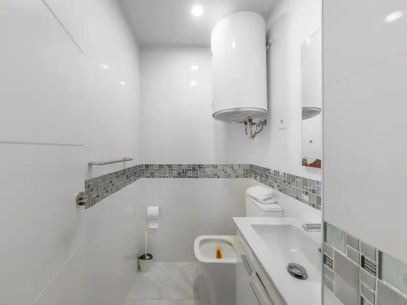 Bathroom of Flat for sale in Madrid  with Air Conditioner