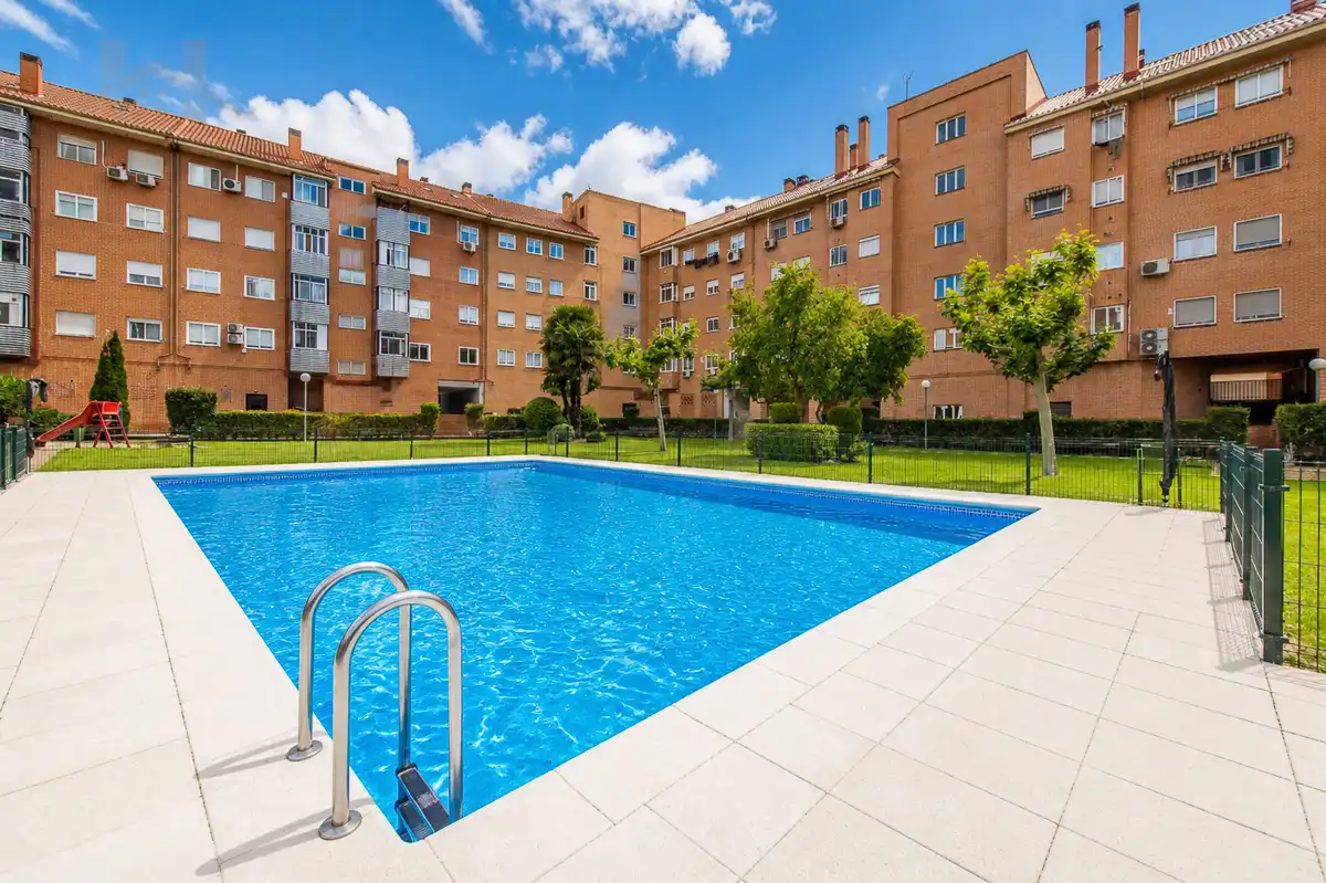 Piscina de Pis en venda en Fuenlabrada amb Aire condicionat, Calefacció i Parquet