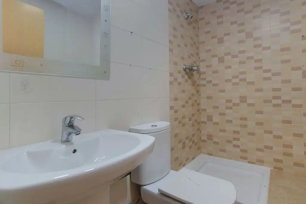 Baño de Piso en venta en Ripollet con Calefacción y Piscina