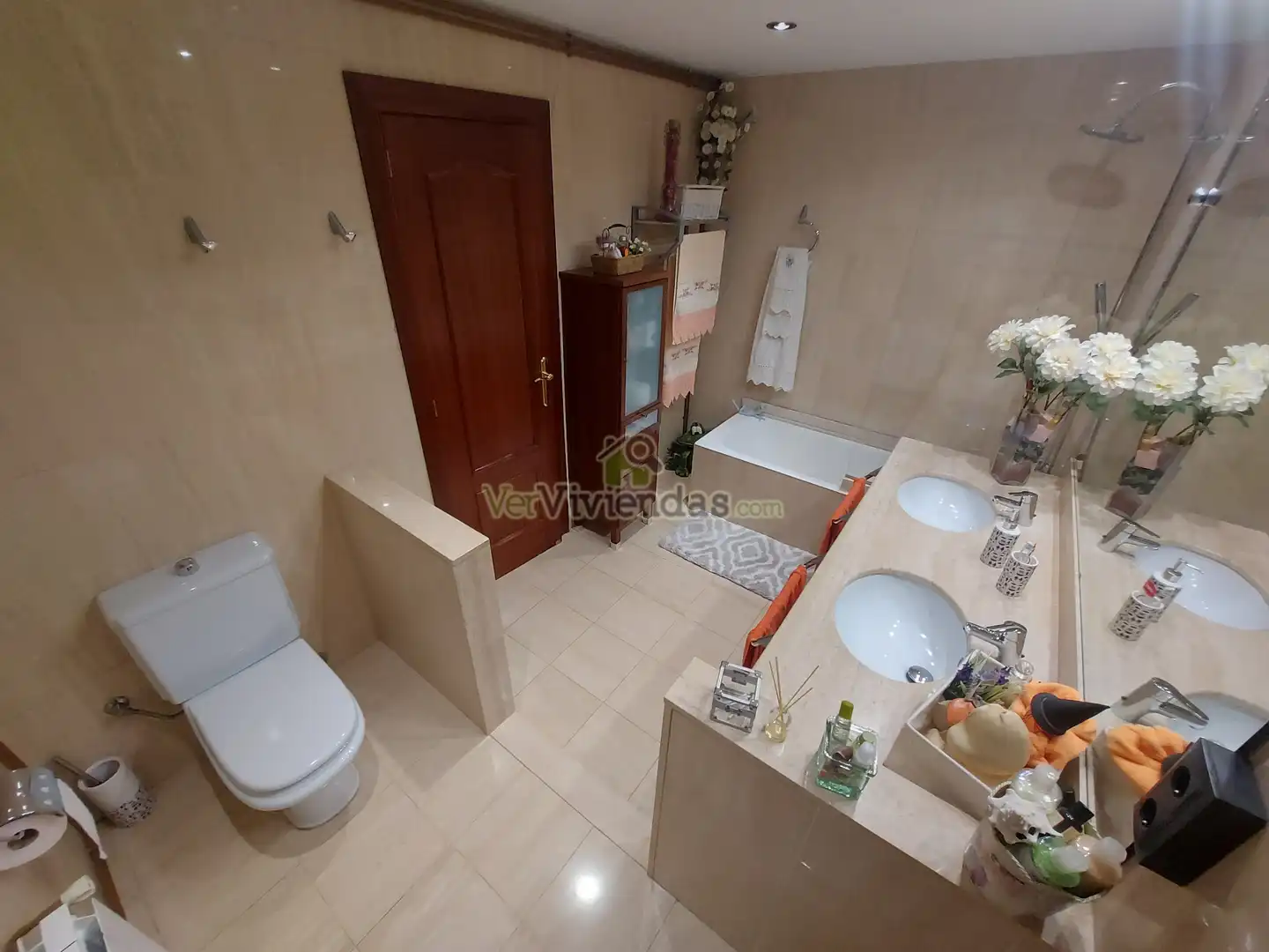Baño de Casa adosada en venta en Sant Llorenç d'Hortons con Aire acondicionado, Calefacción y Jardín privado