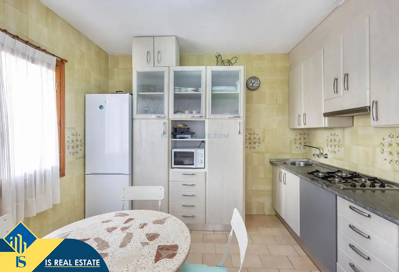 Küche von Einfamilien-Reihenhaus zum Verkauf in Torrevieja mit Klimaanlage, Heizung und Privatgarten