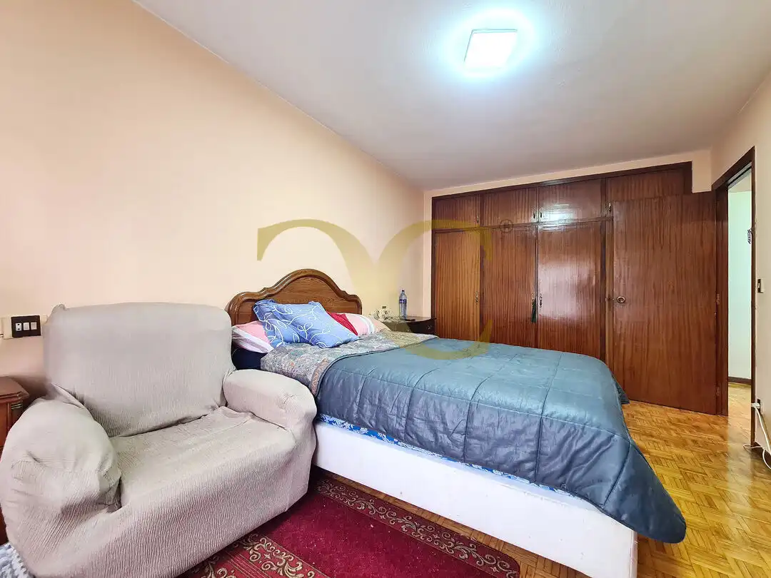 Dormitori de Pis en venda en Oviedo  amb Calefacció