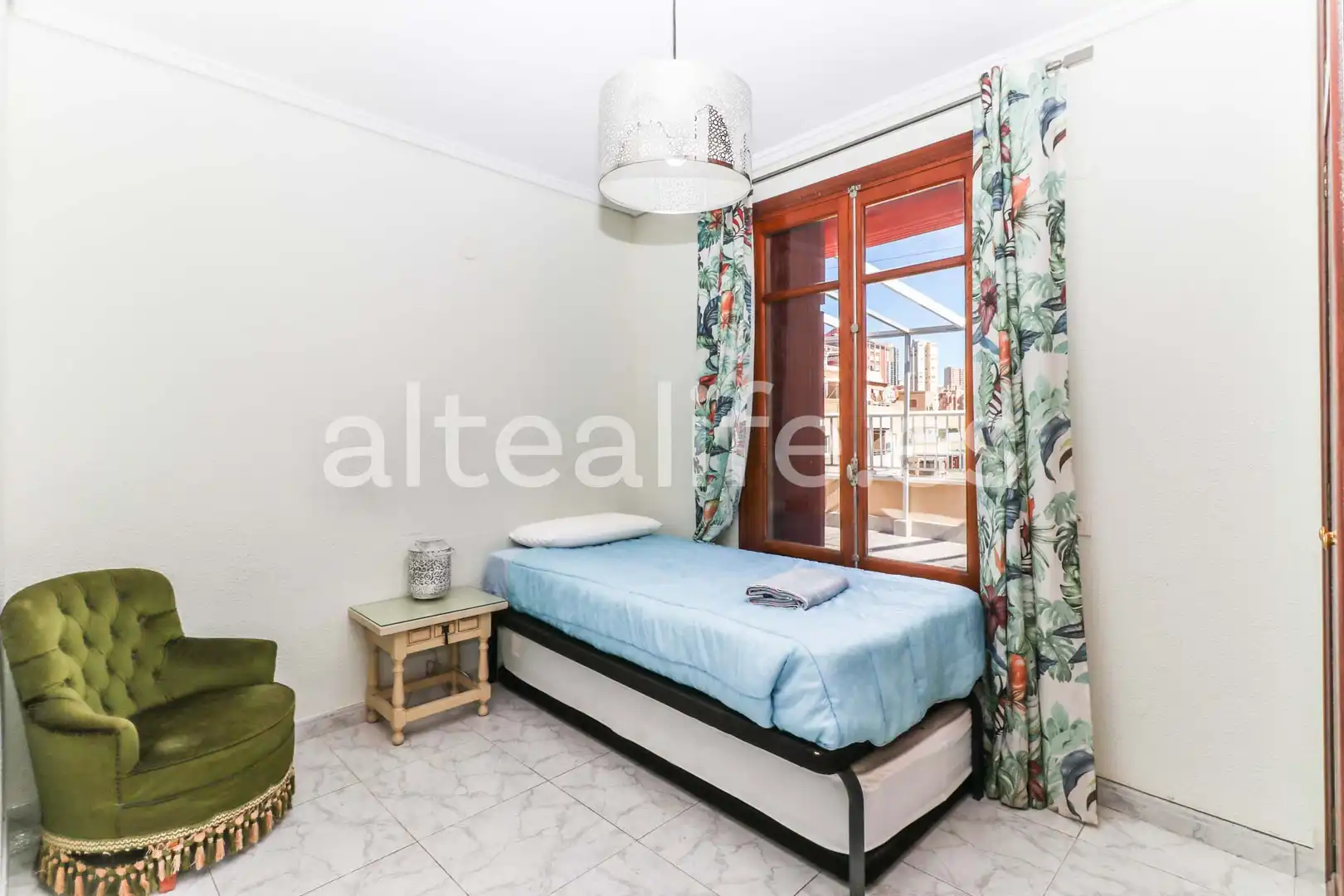 Schlafzimmer von Dachboden zum Verkauf in Benidorm mit Klimaanlage und Terrasse