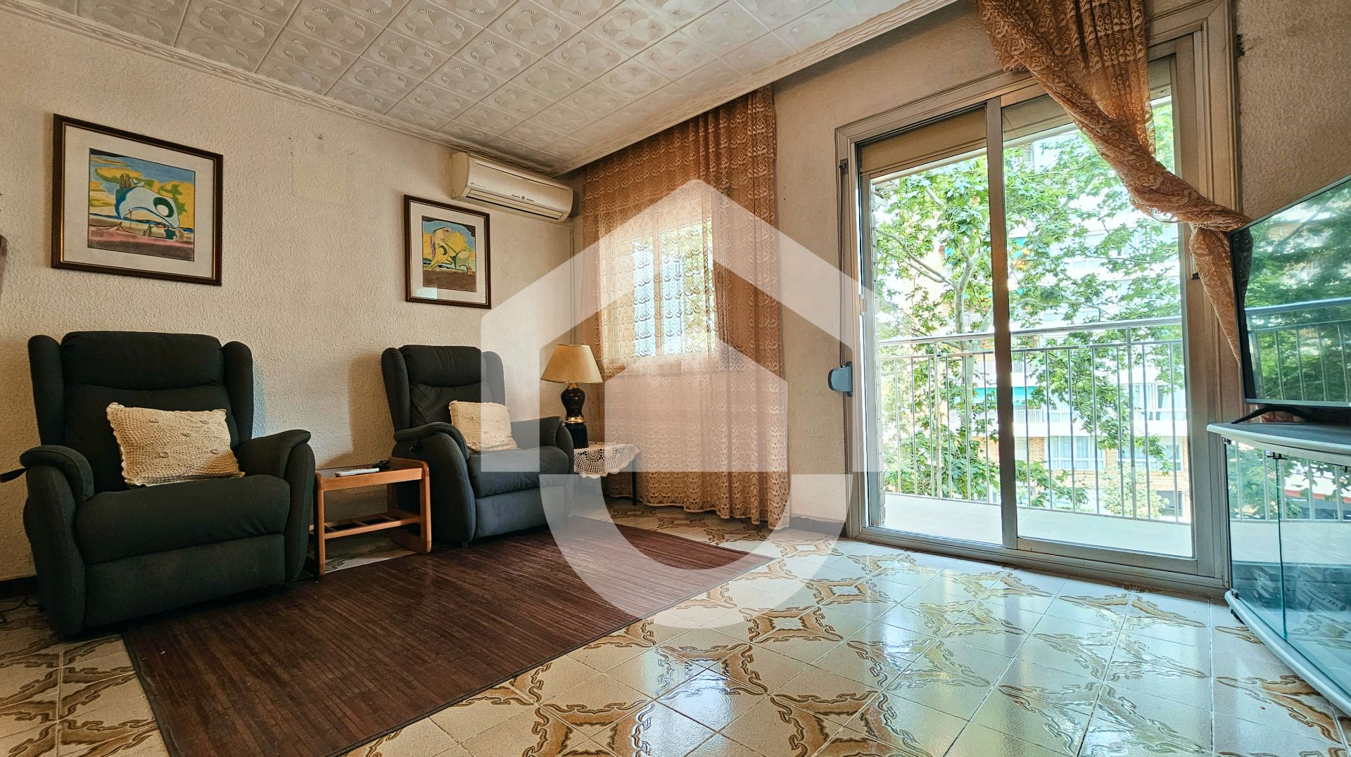 Living room of Flat for sale in  Barcelona Capital  with Air Conditioner, Furnished and Balcony