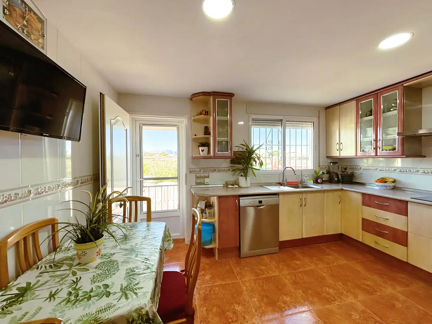 Cocina de Casa o chalet en venta en Alicante / Alacant con Aire acondicionado, Jardín privado y Trastero