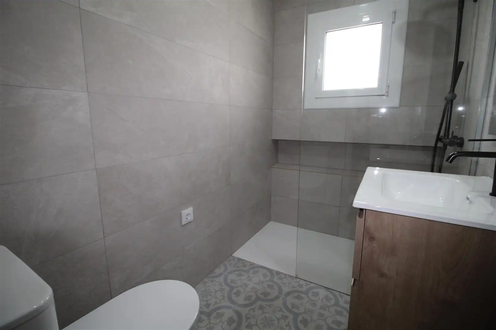 Badezimmer von Haus oder Chalet zum Verkauf in L'Escala mit Privatgarten, Terrasse und Abstellraum