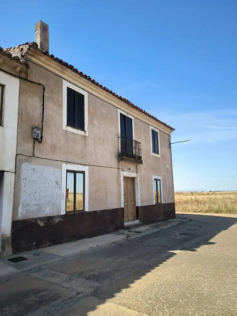 Vista exterior de Casa o xalet en venda en Palacios de Riopisuerga amb Jardí privat i Balcó