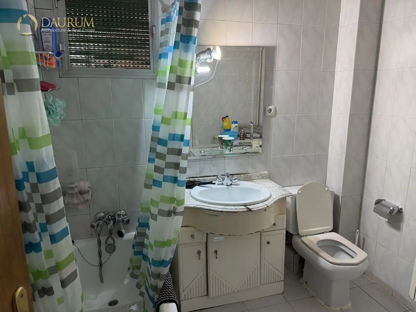 Bathroom of Flat for sale in Madrid  with Air Conditioner, Heating and Terrace