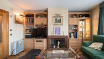 Living room of Single-family semi-detached for sale in  Madrid Capital  with Heating, Private garden and Parquet flooring