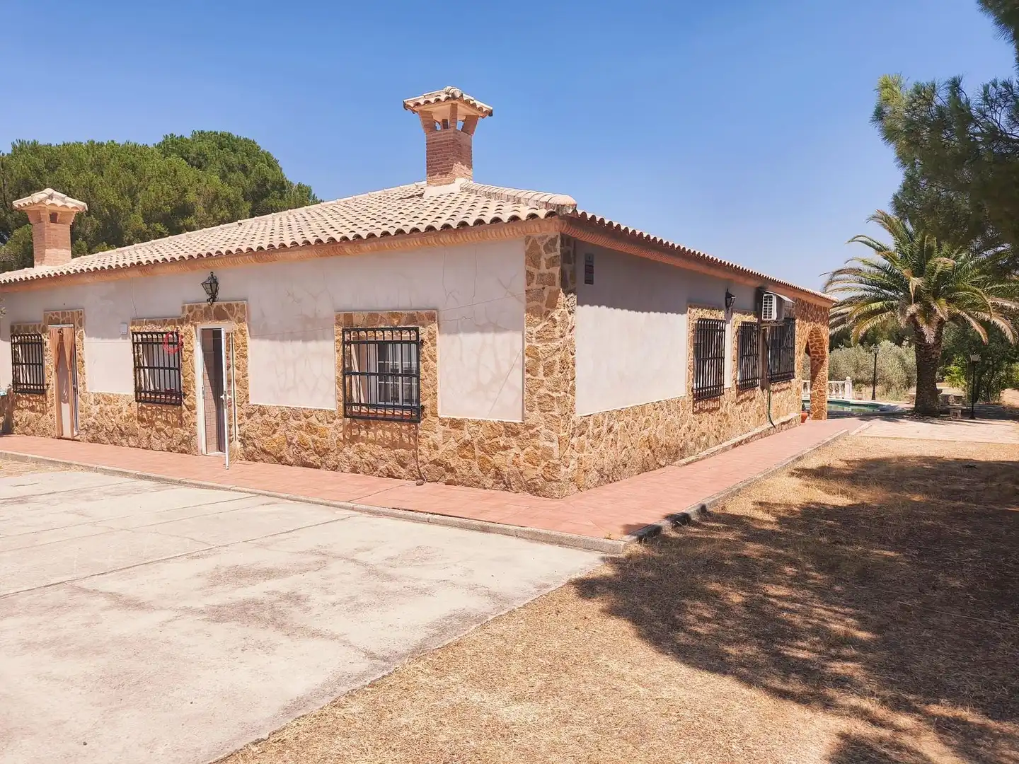 Vista exterior de Casa o xalet en venda en Brazatortas amb Aire condicionat, Calefacció i Jardí privat