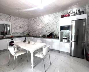 Cuina de Casa o xalet en venda en Villaverde del Río amb Aire condicionat, Calefacció i Terrassa