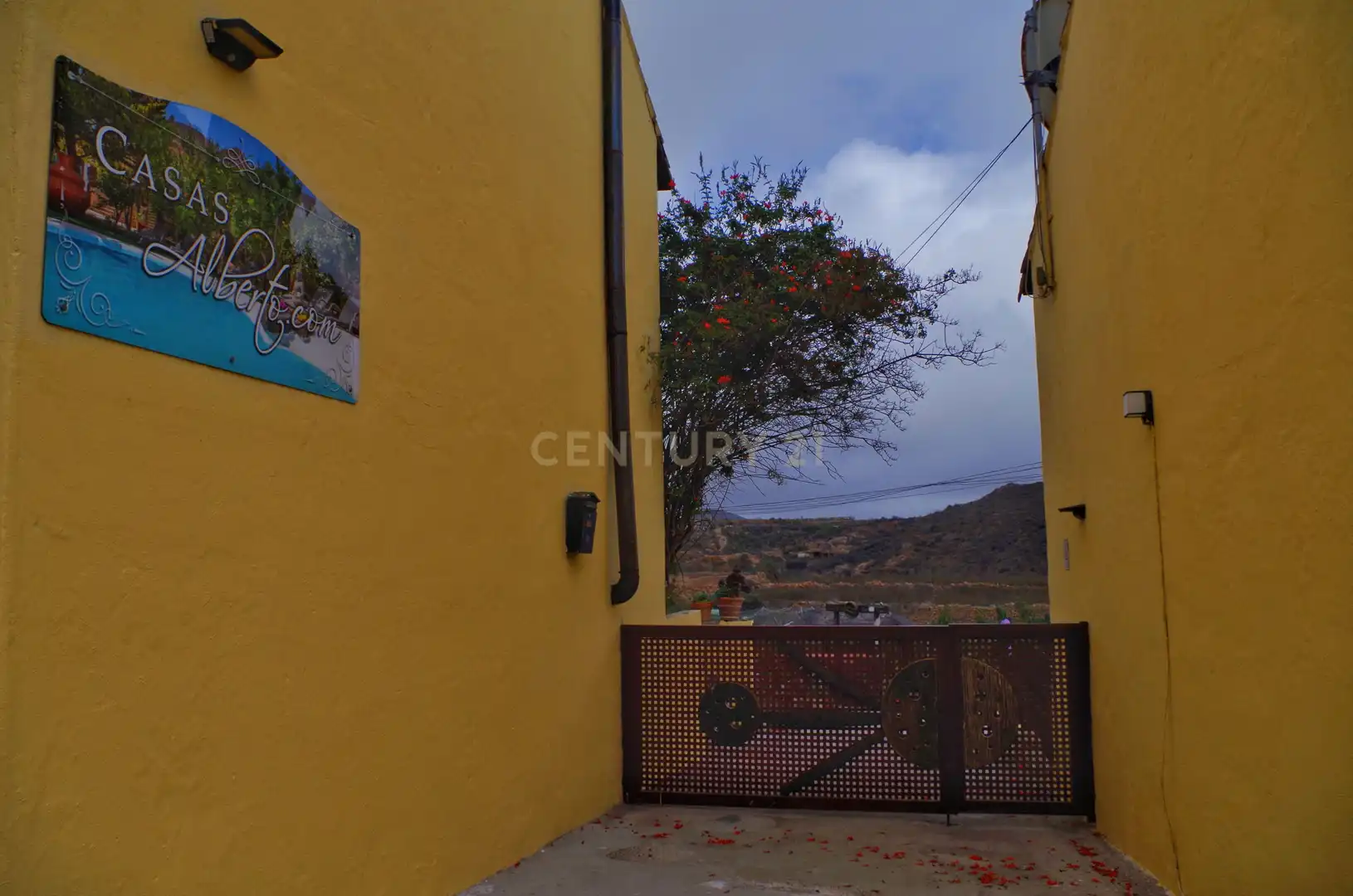 Exterior view of Houses for sale in San Miguel de Abona  with Swimming Pool