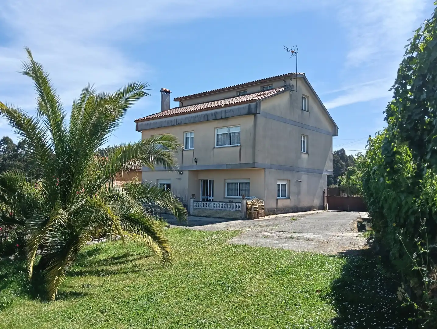 Außenansicht von Haus oder Chalet zum Verkauf in Coirós mit Privatgarten und Abstellraum