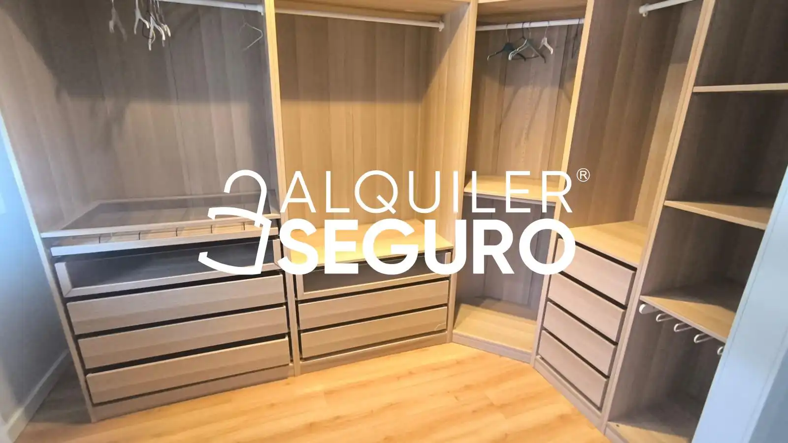 Wohnung zur Miete in Dos Hermanas mit Klimaanlage, Terrasse und Schwimmbad