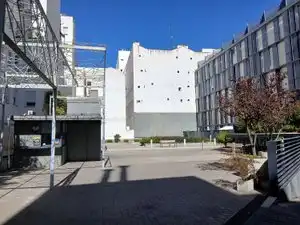 Außenansicht von Wohnung zum Verkauf in Madrid mit Klimaanlage, Heizung und Privatgarten