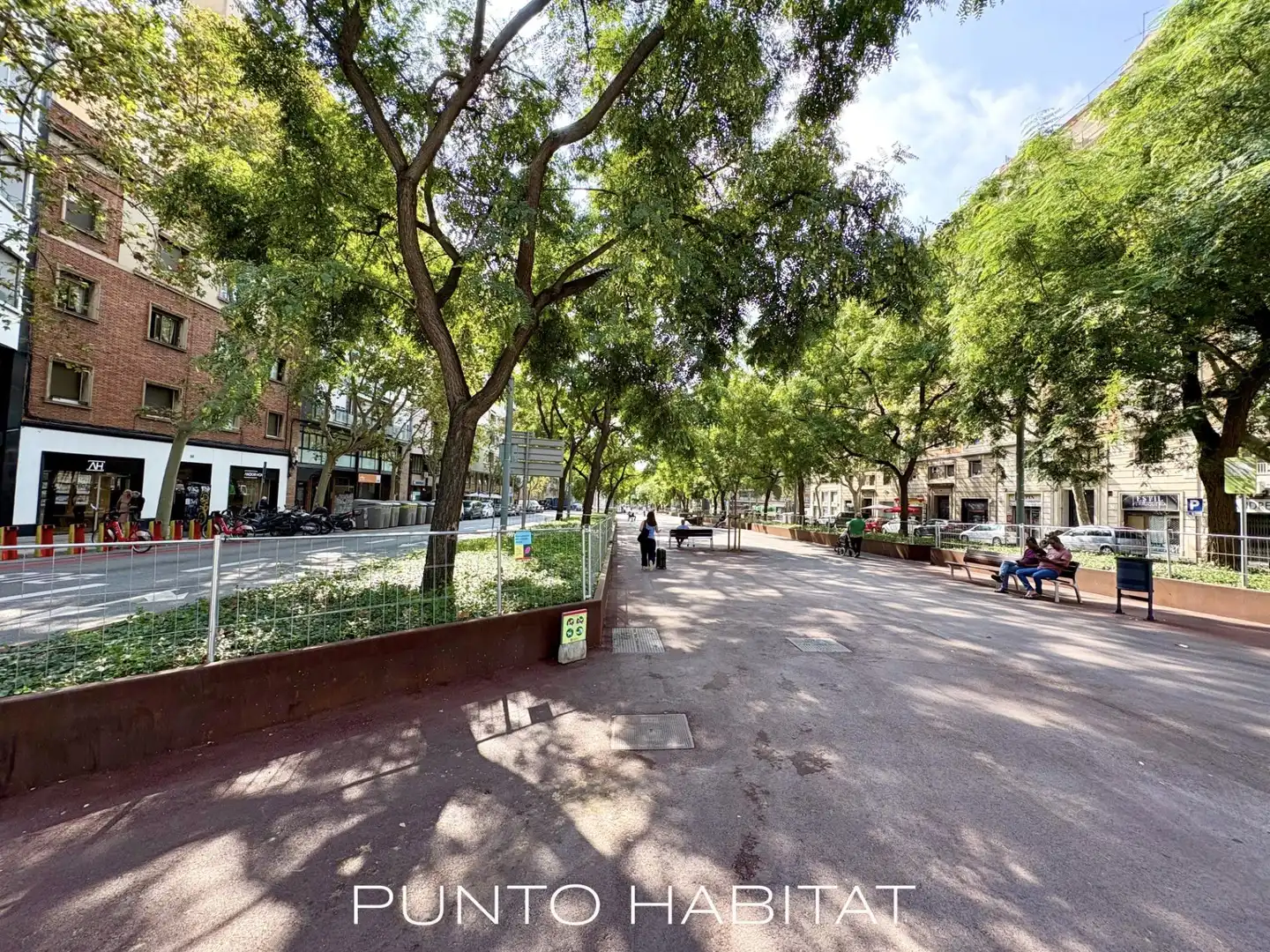 Vista exterior de Pis en venda en Les Corts