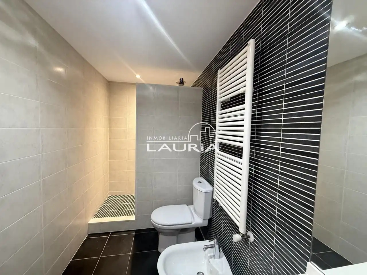 Bathroom of Flat for sale in Burjassot  with Air Conditioner, Heating and Private garden