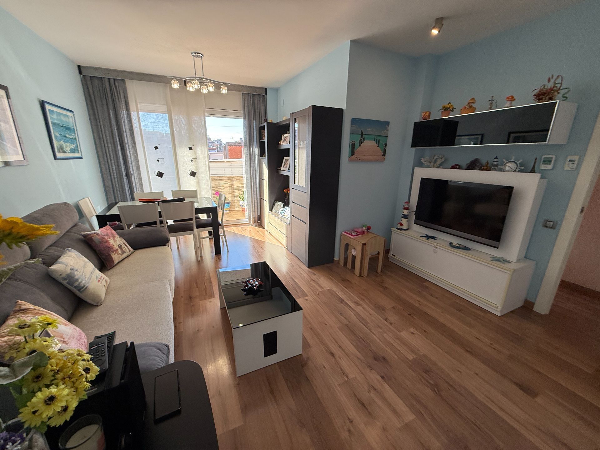 Living room of Flat for sale in Santa Coloma de Gramenet  with Air Conditioner, Heating and Terrace