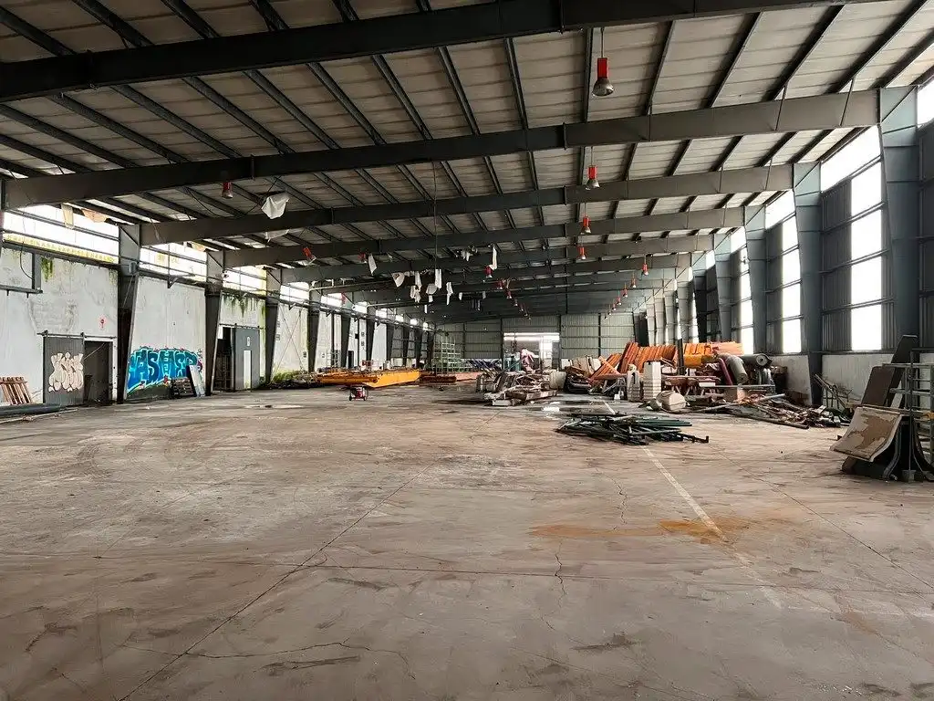 Fabrikhallen zur Miete in Betanzos