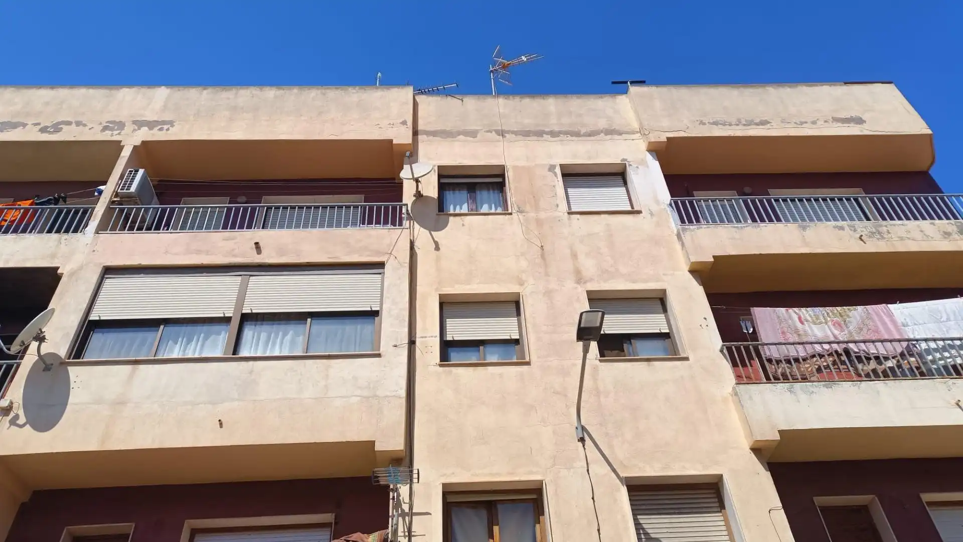 Vista exterior de Pis en venda en Roquetas de Mar amb Terrassa