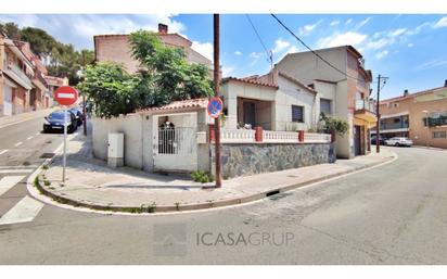 Vista exterior de Casa o xalet en venda en Rubí amb Terrassa