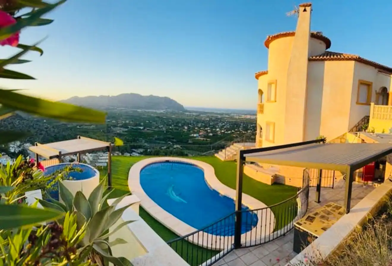 Detached house with terrace for sale in Centro