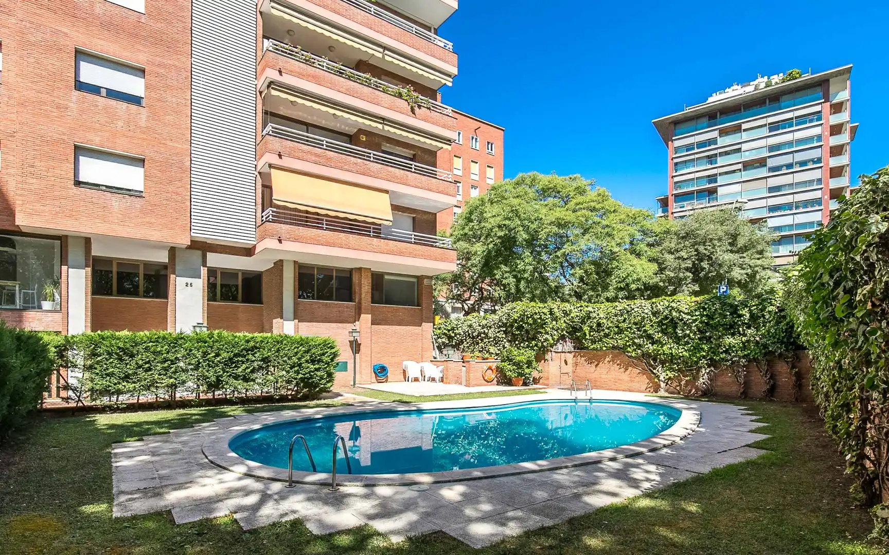 Swimming pool of Flat for rent in Barcelona  with Air Conditioner, Heating and Terrace