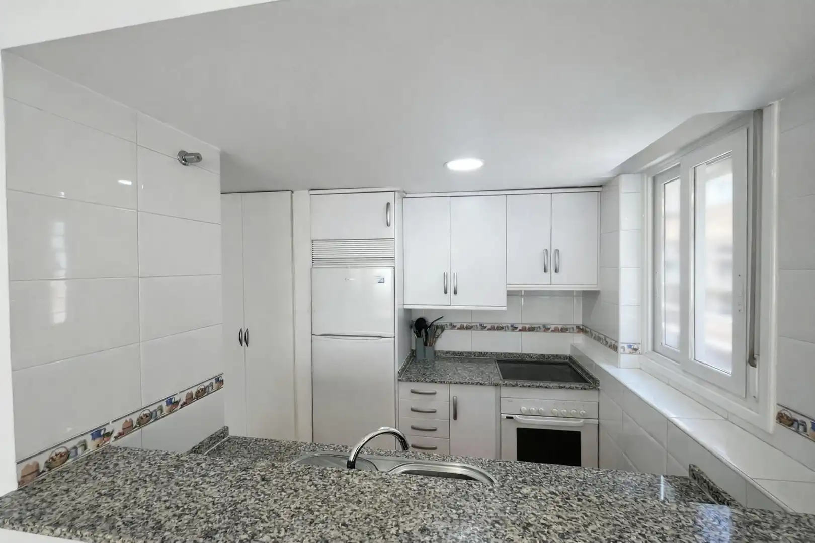 Kitchen of Flat for rent in Madrid  with Heating, Furnished and Washing machine