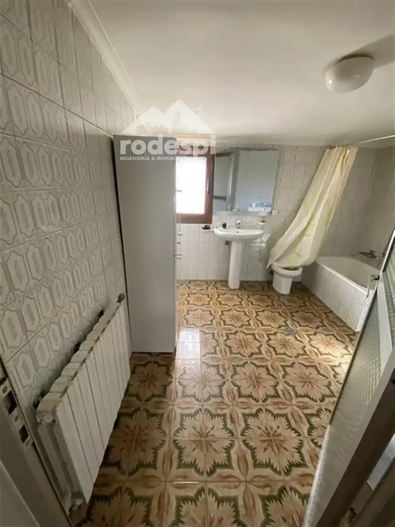 Bathroom of Houses for rent in Arbo  with Heating, Storage room and Furnished
