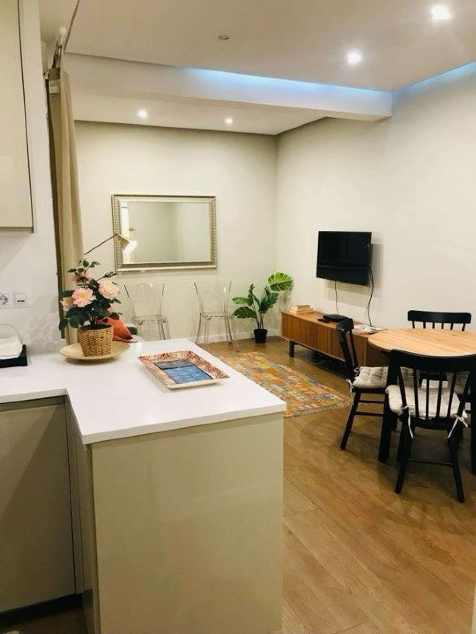 Living room of Study for share in  Madrid Capital  with Air Conditioner, Terrace and Furnished