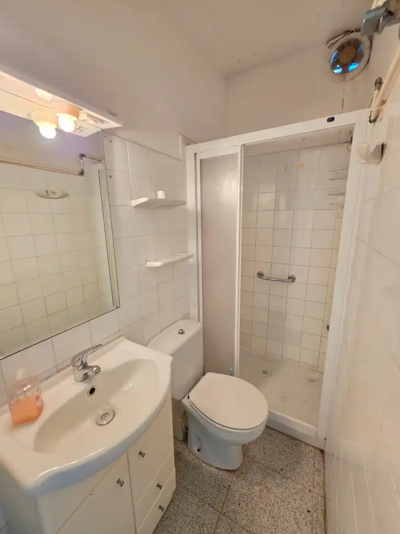 Baño de Estudio en venta en Tarragona con Amueblado y Piscina comunitaria