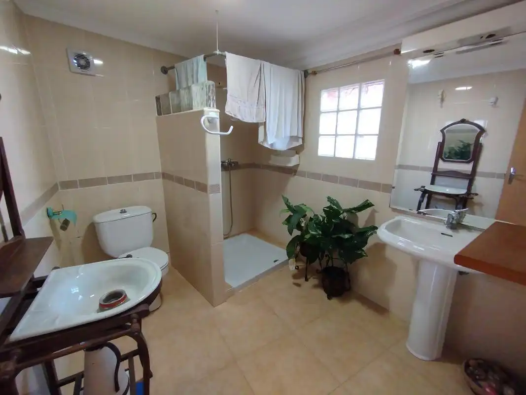 Badezimmer von Haus oder Chalet zum Verkauf in Gelsa mit Heizung, Privatgarten und Terrasse