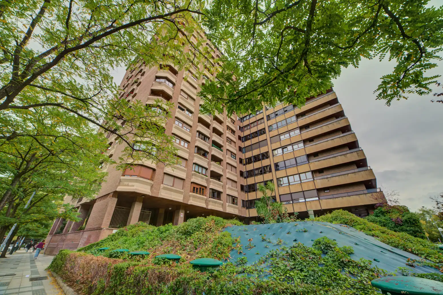 Vista exterior de Piso en venta en  Pamplona / Iruña con Calefacción, Parquet y Trastero