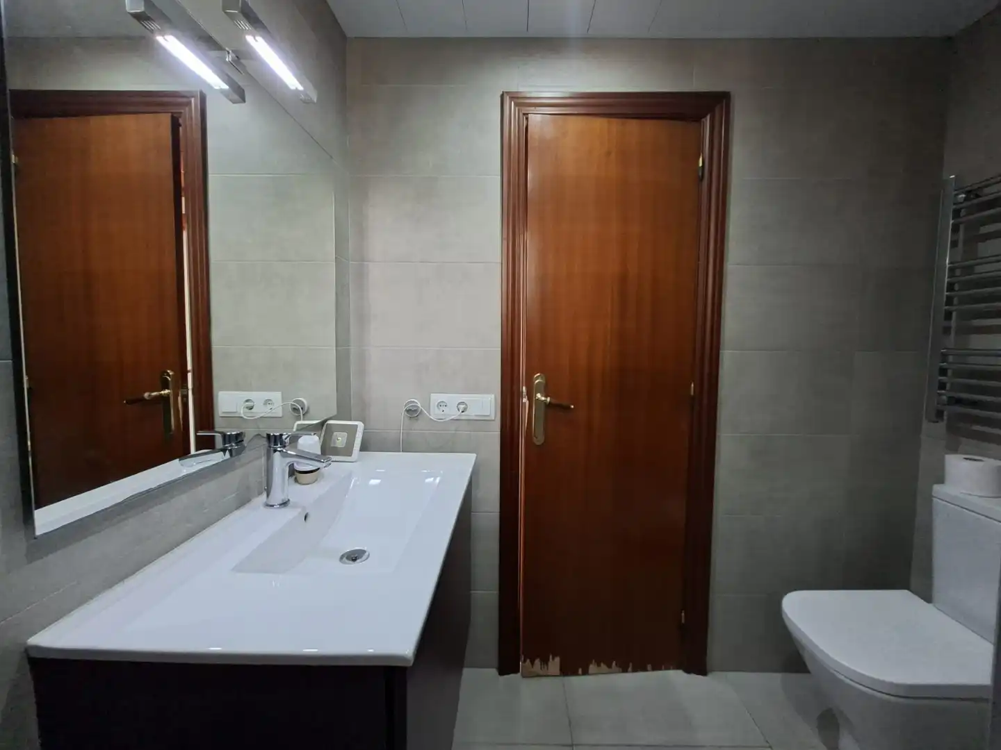Badezimmer von Dachboden zum Verkauf in Badalona mit Klimaanlage, Heizung und Terrasse