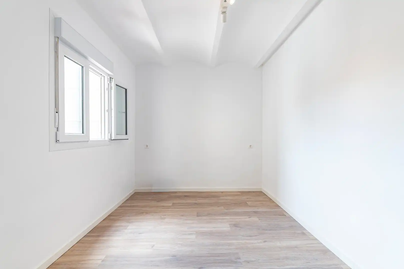 Habitación de Ático en venta en Santa Coloma de Gramenet con Terraza, Horno y Balcón