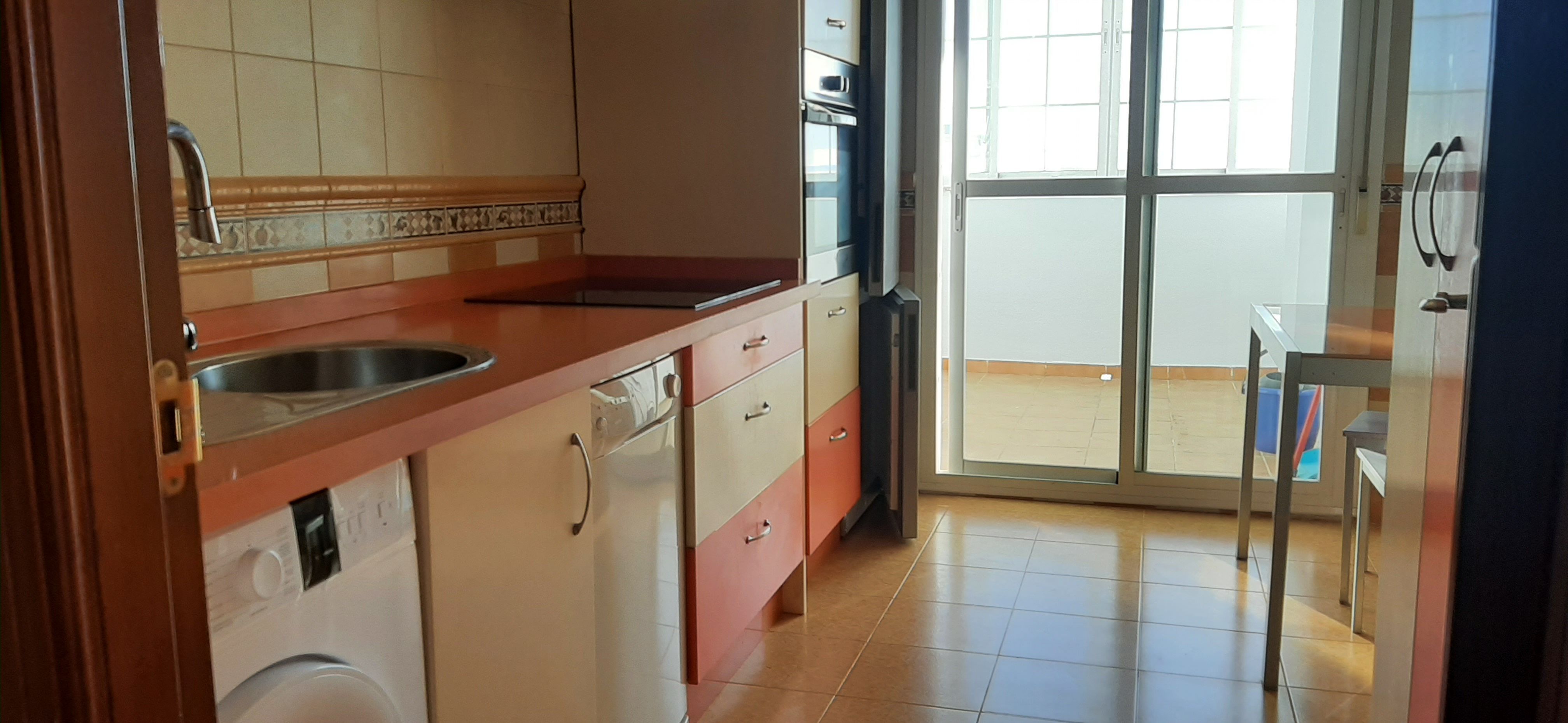 Cuina de Àtic de lloguer en La Rinconada amb Aire condicionat, Calefacció i Terrassa