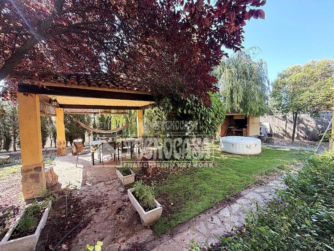 Terrassa de Casa o xalet en venda en Arcas del Villar amb Calefacció, Jardí privat i Traster