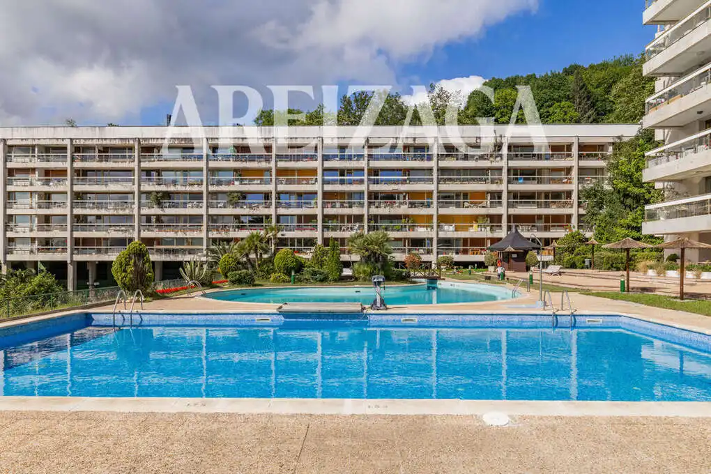 Vista exterior de Piso en venta en Donostia - San Sebastián  con Aire acondicionado, Calefacción y Jardín privado