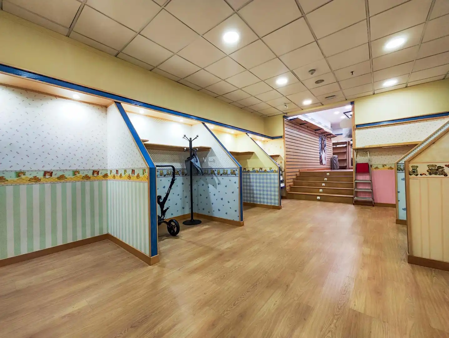 Local de lloguer en Puertollano amb Aire condicionat, Parquet i Moblat
