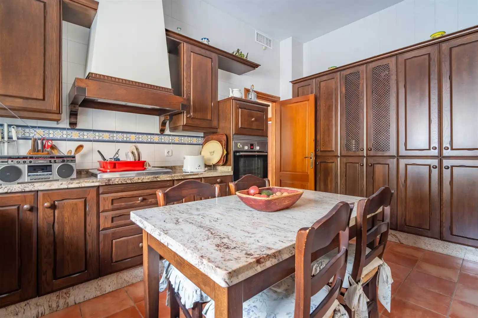Cuina de Casa o xalet en venda en Málaga amb Terrassa