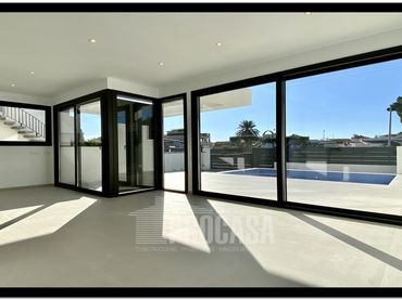Detached house with pool for sale in REQUESENS