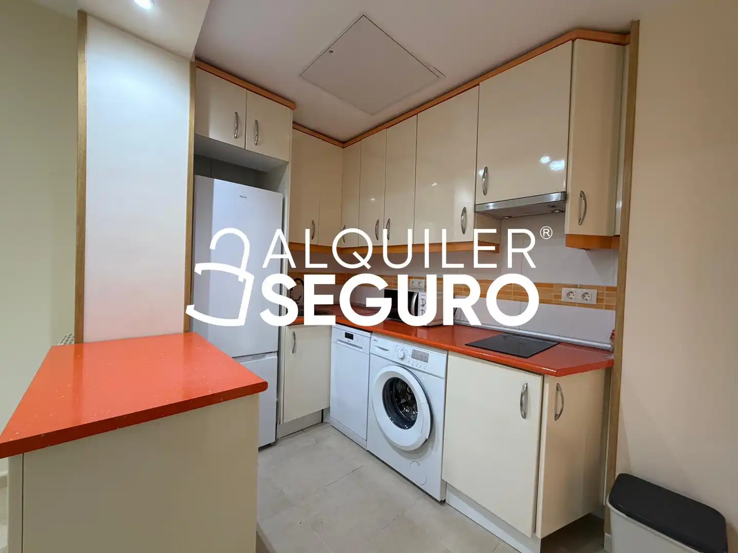 Piso de alquiler en Rafael San Narciso, Palomeras Bajas