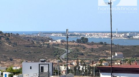 Elegante y completamente renovado apartamento de 2 dormitorios en Las Colinas
