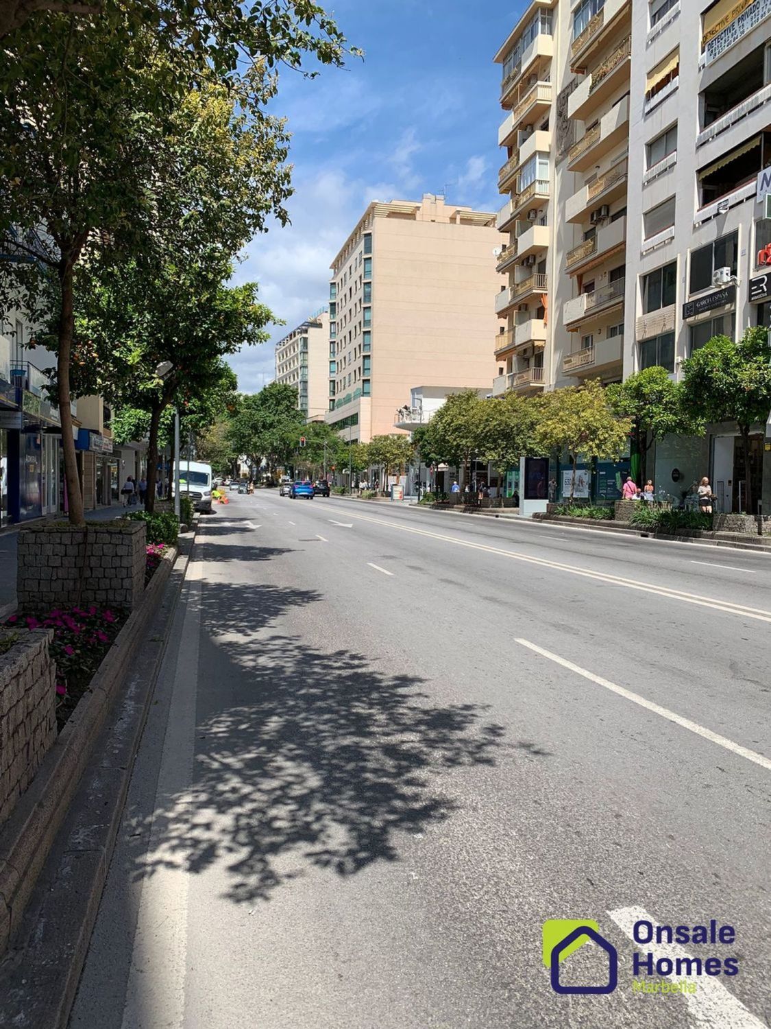 Vista exterior de Local de lloguer en Marbella amb Aire condicionat