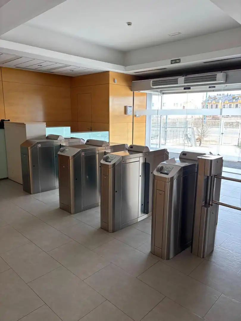 Immobles singulars amb ascensor en venda a Avenida Avenida Ramón y Cajal, imagen 33