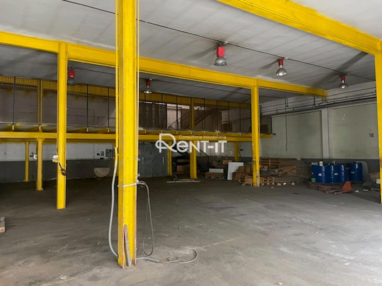 Nau industrial en venda en Viladecans