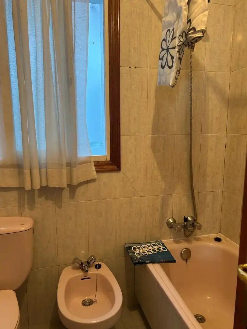 Baño de Piso de alquiler en Santiago de Compostela  con Amueblado
